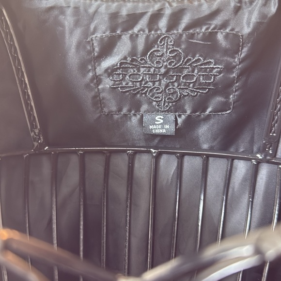 JOUJOU Faux Fur Lined Black Vest with Hooked Buttons Size Small - Picture 3 of 10